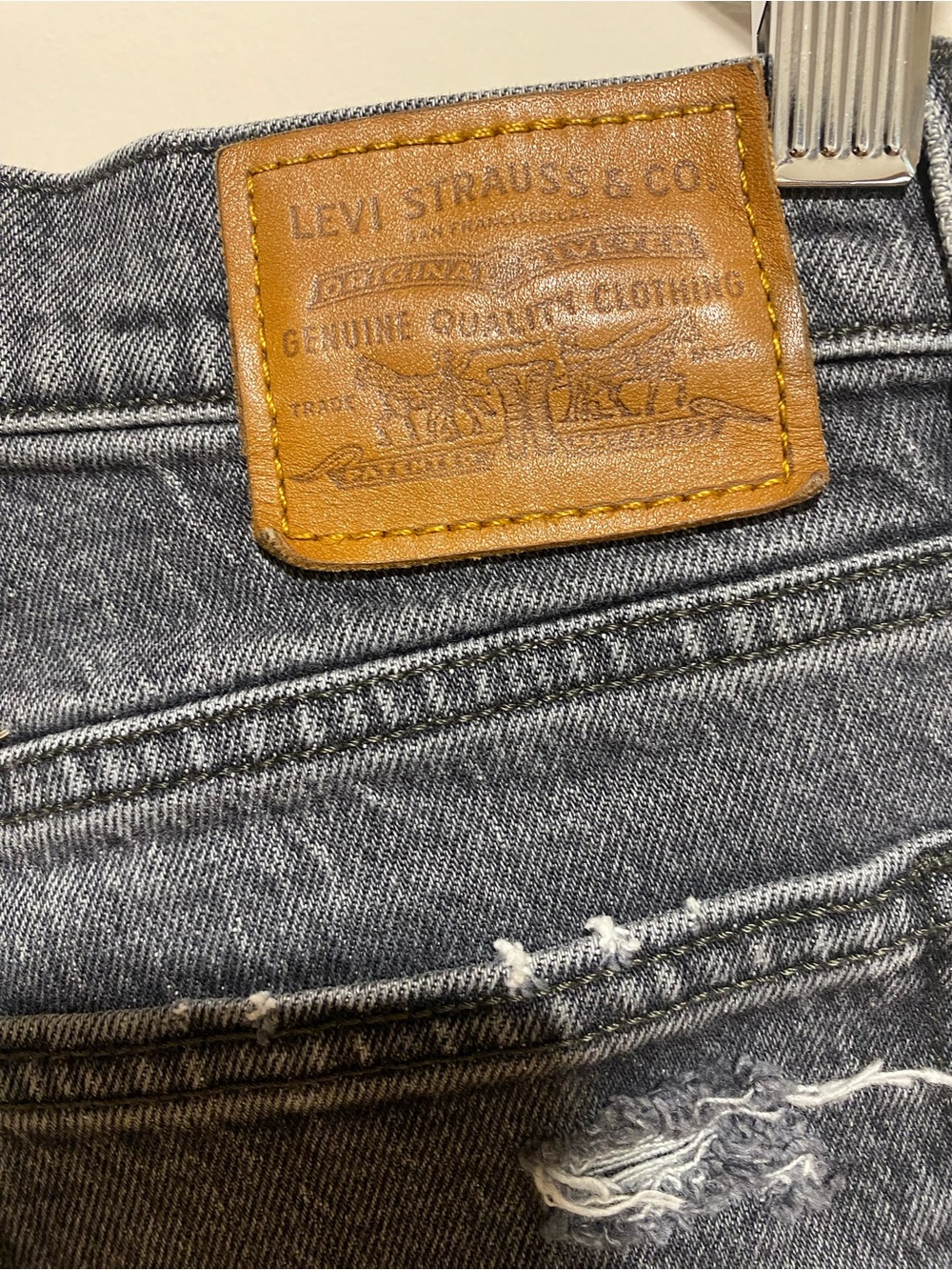 Levi’s Wedgie Denim Jean Shorts Black Big E Premium Button Fly Frayed Size 27 - Picture 6 of 10
